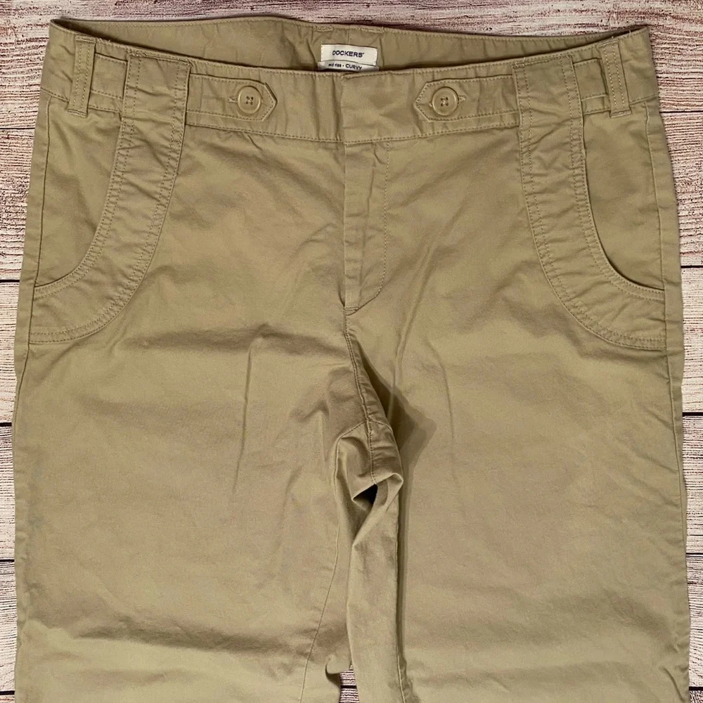 Dockers Khaki Mid Rise Curvy Capris - Picture 3 of 10